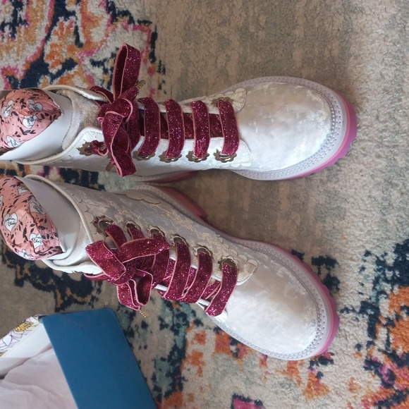 New MORNING STROLL IRREGULAR CHOICE Velvet pink/cream Boots, Size 40 (US 9-9.5) - Picture 3 of 7